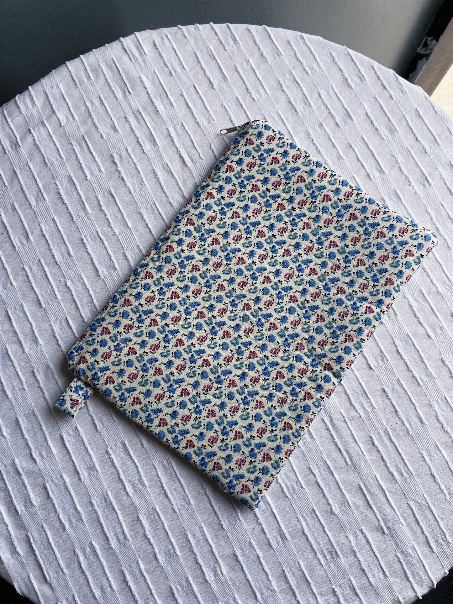 Essentials Padded Pouch