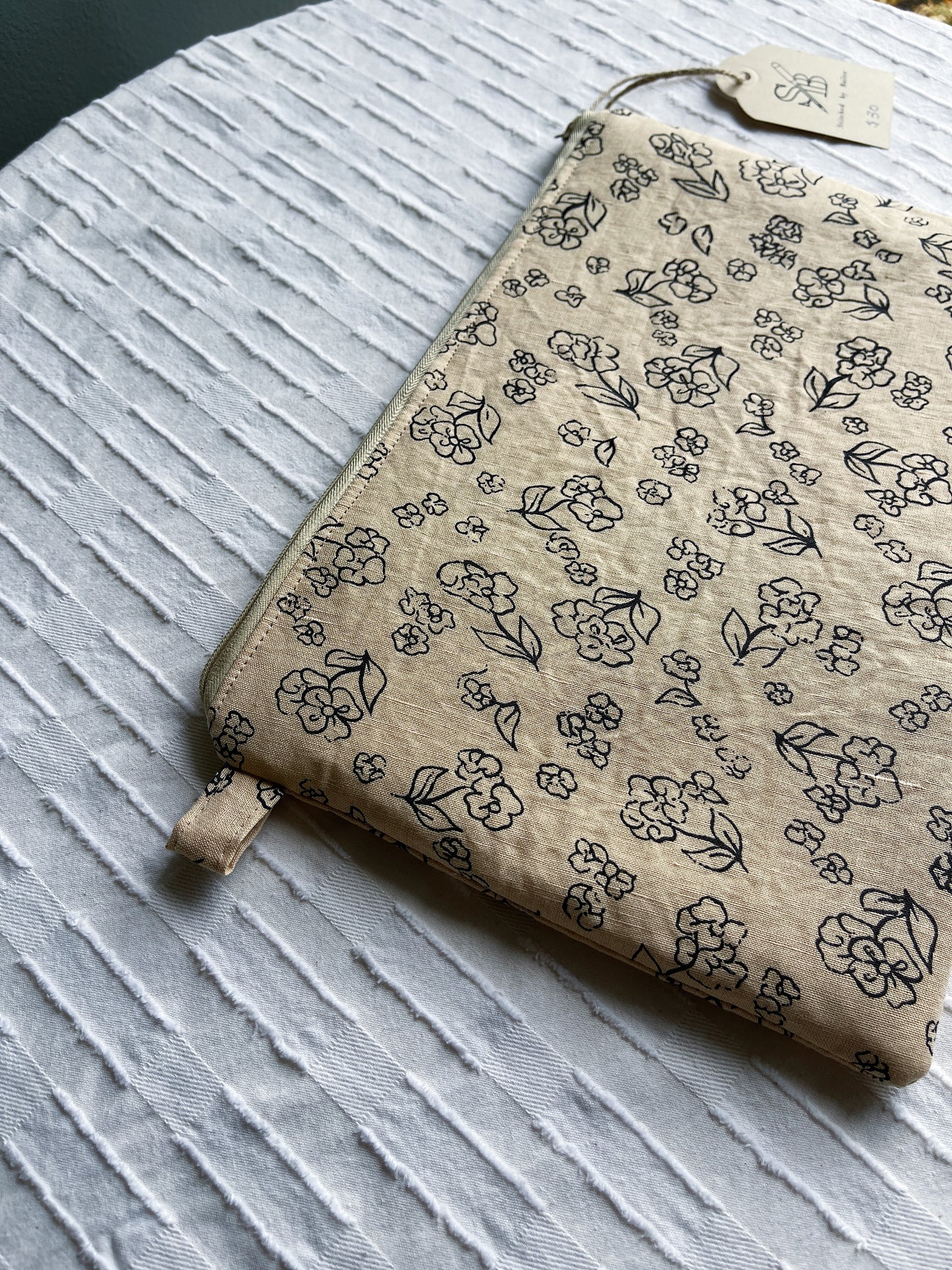 Essentials Padded Pouch
